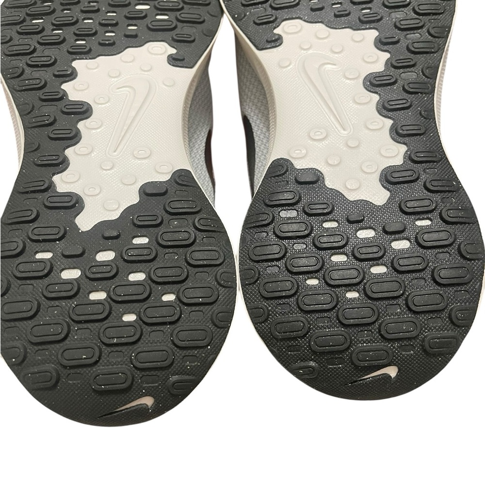 Nike Revolution 7 Wide Light Gray Sneakers - Picture 5 of 11